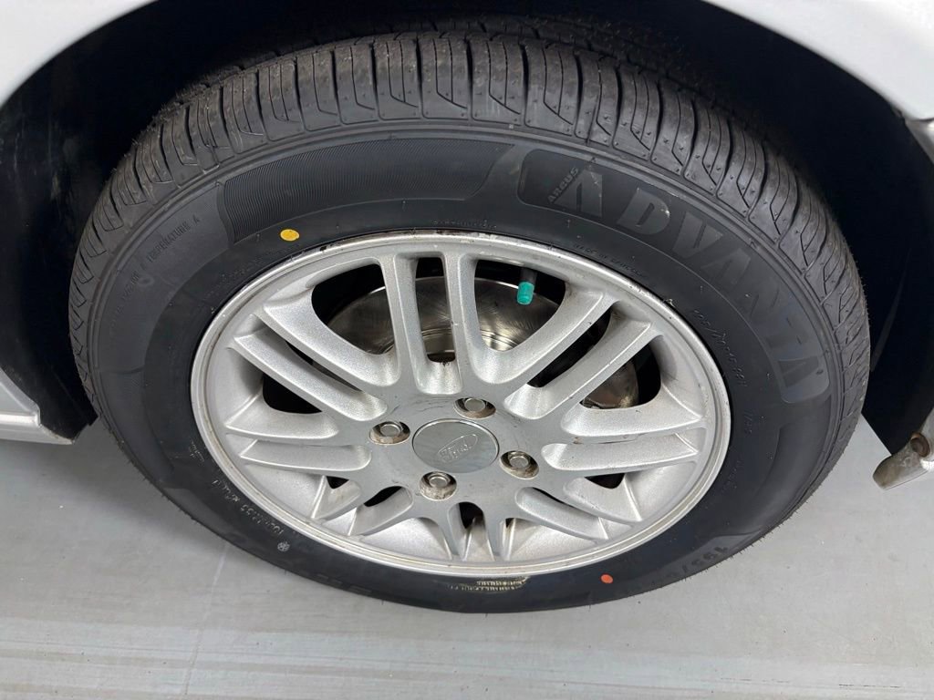 Used 2003 Ford Focus ZX5 Hatchback FWD image 10