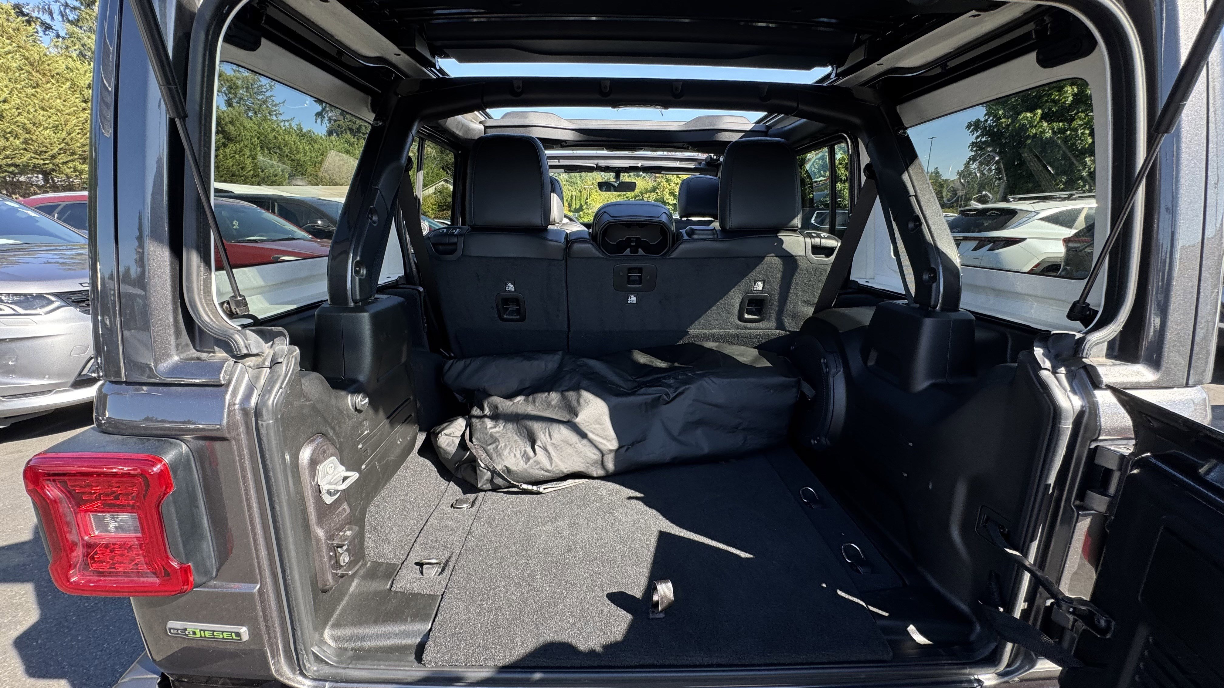 Used 2022 Jeep Wrangler Unlimited Sahara image 16