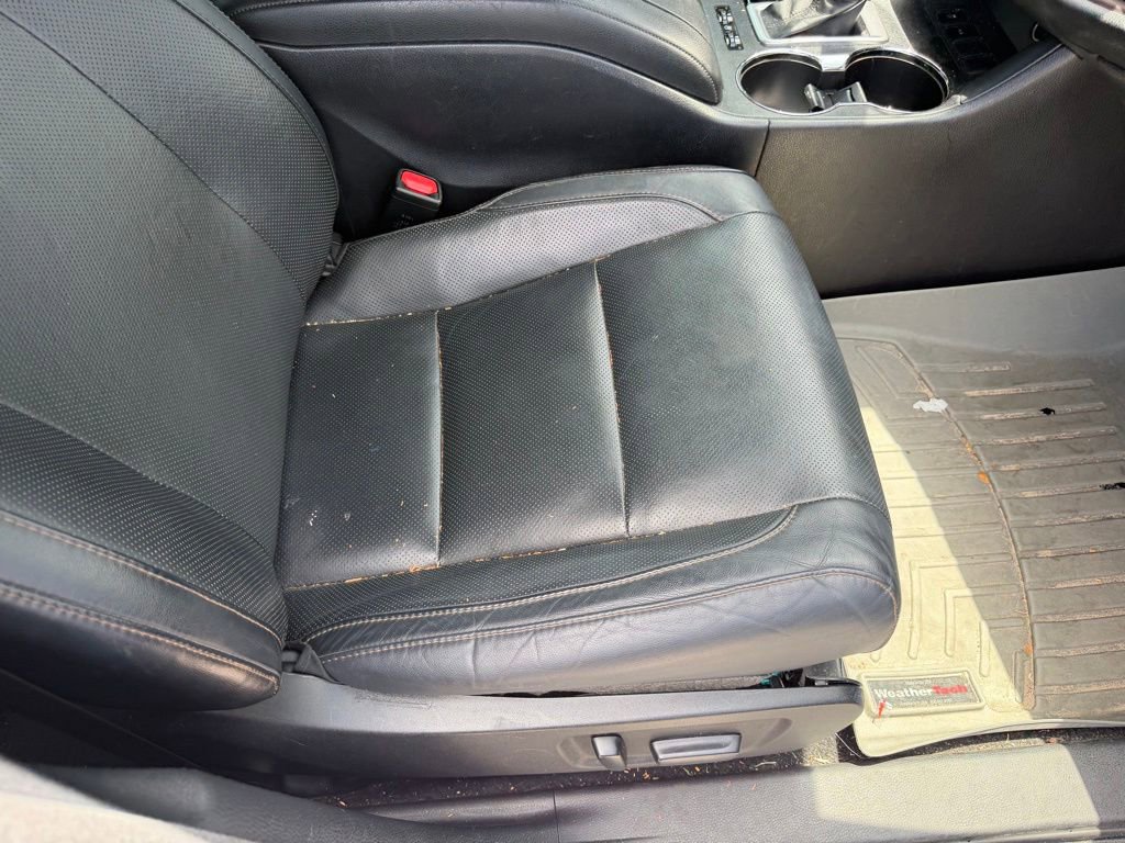 Used 2015 Toyota Highlander Limited Platinum FWD image 18