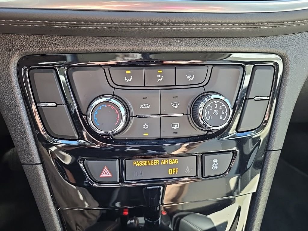 Used 2022 Buick Encore Preferred w/ Safety Package image 25