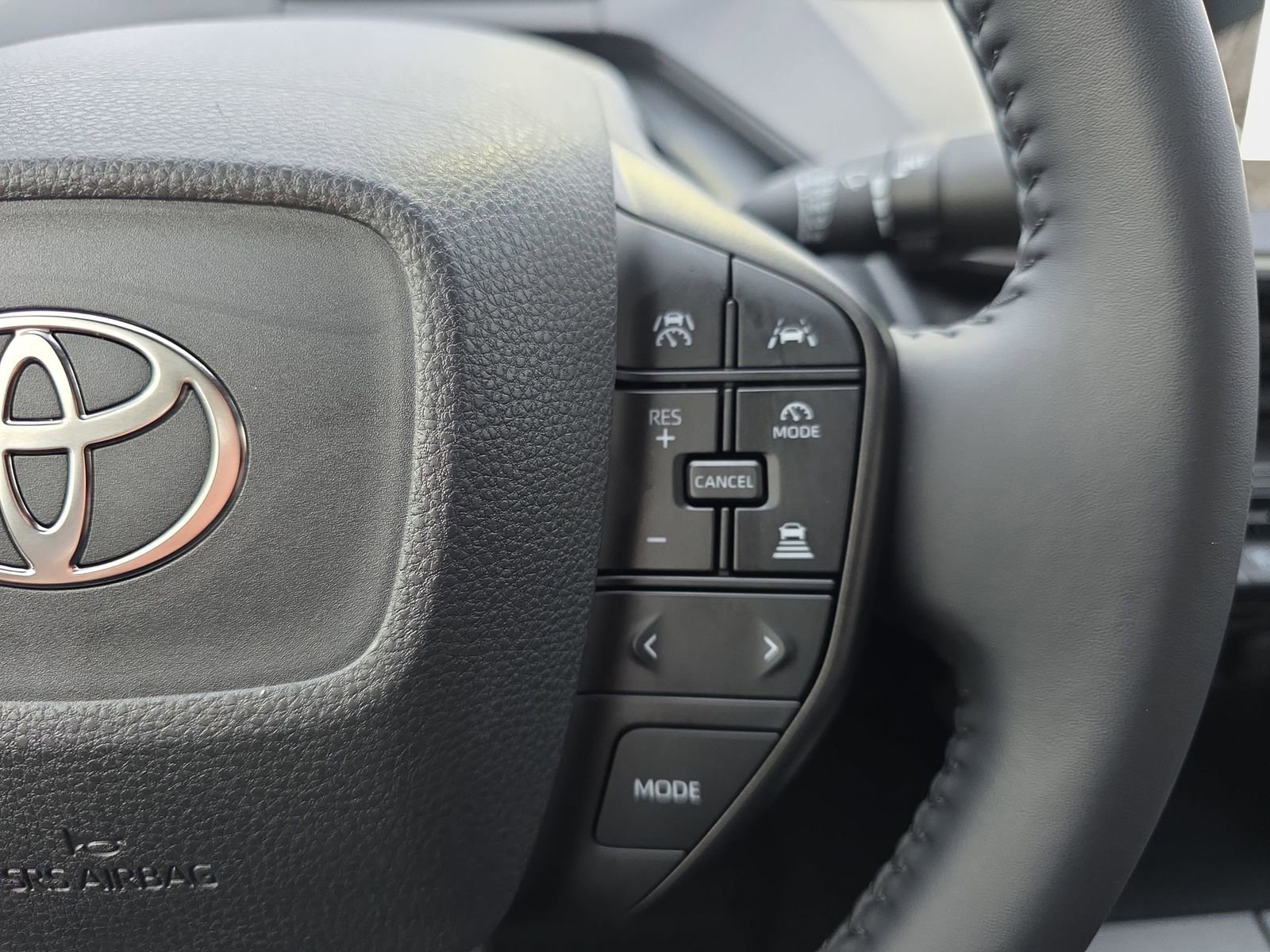 Used 2025 Toyota Prius LE image 17