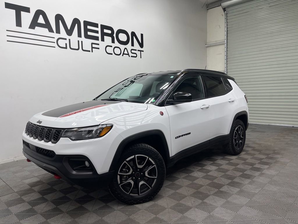 Used 2025 Jeep Compass Trailhawk AWD/4WD image 2