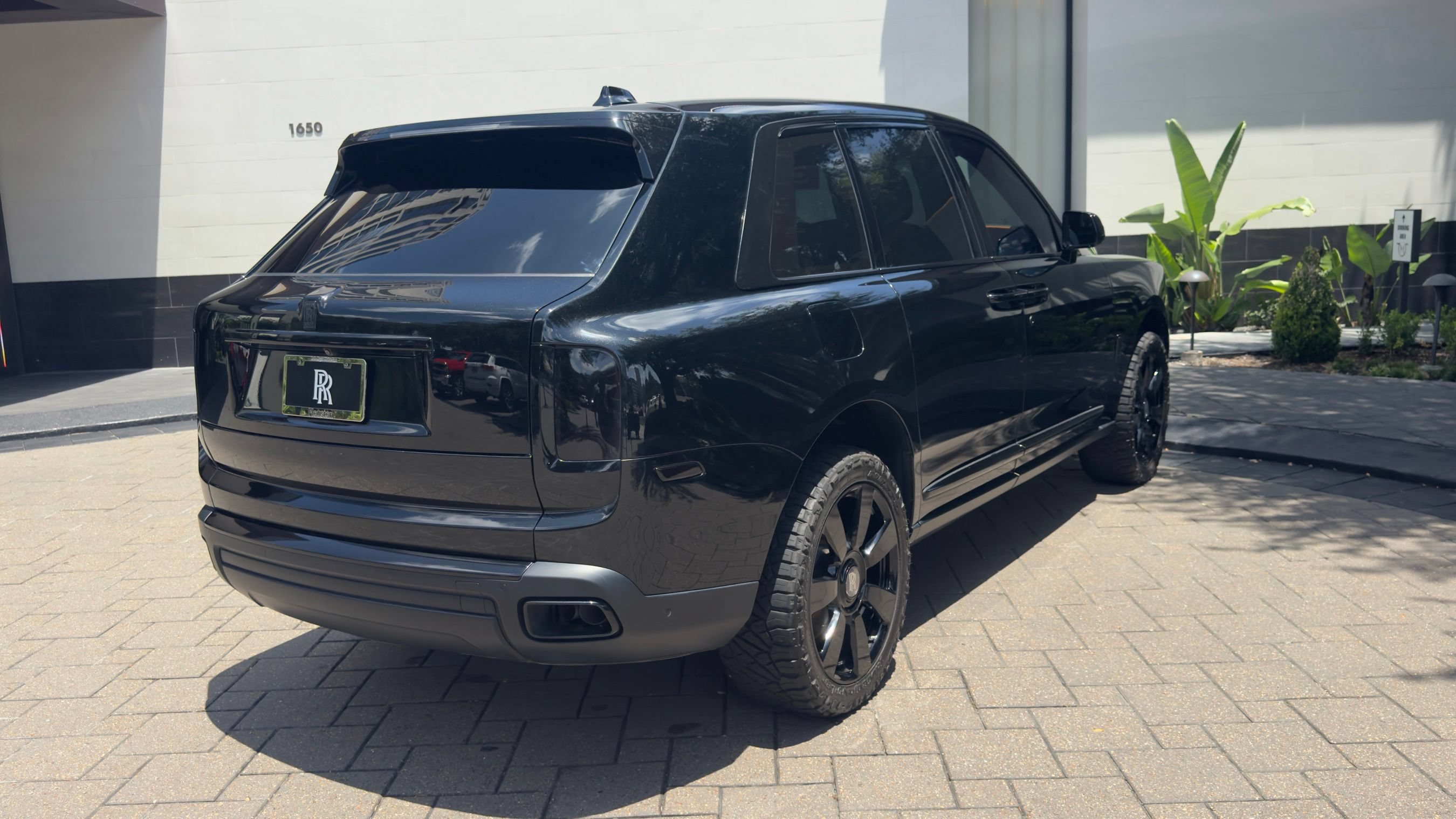 Used 2023 Rolls-Royce Cullinan AWD/4WD image 3