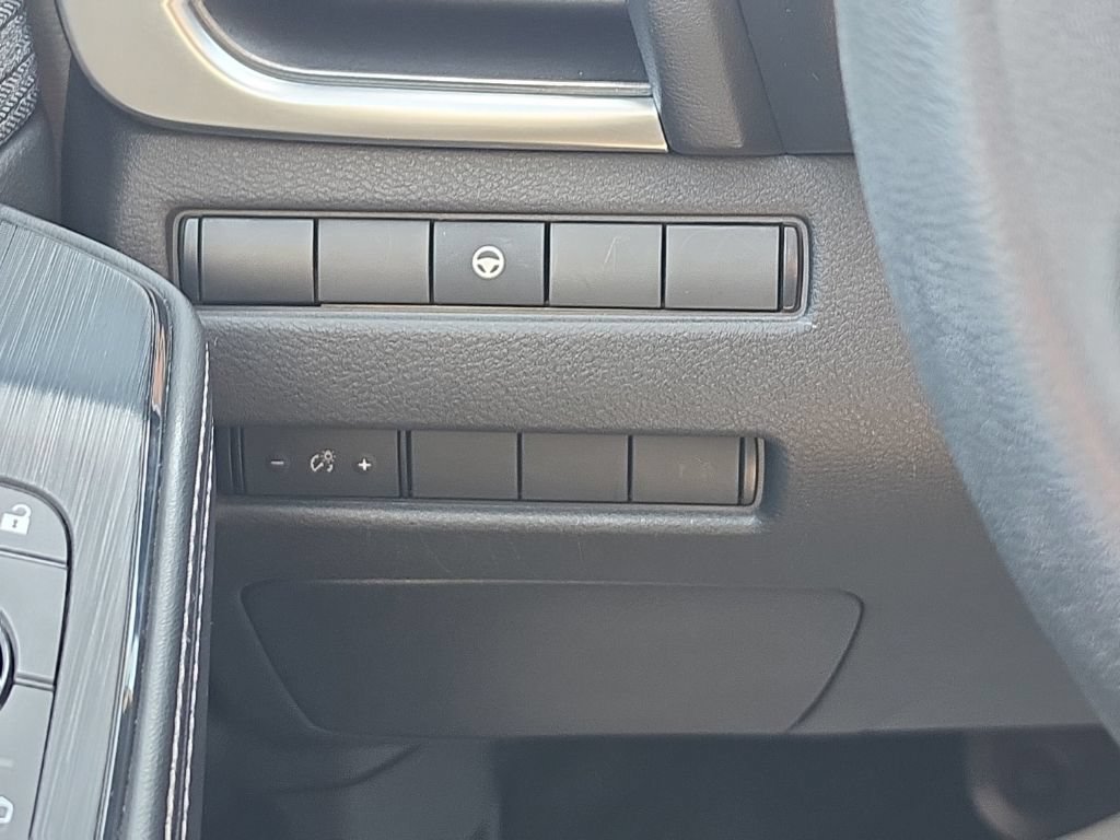 Used 2023 Nissan Rogue SV AWD/4WD image 26