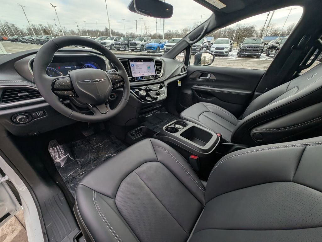 New 2026 Chrysler Pacifica Select w/ S Appearance Package image 2