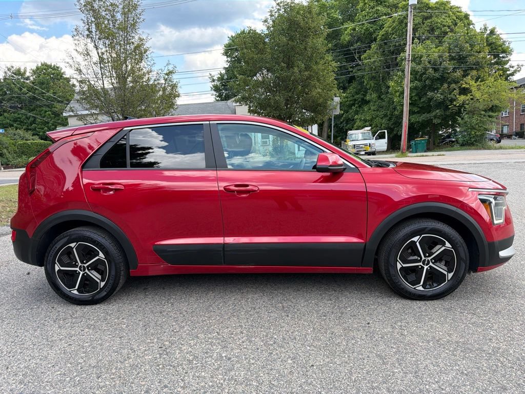 Certified 2024 Kia Niro LX FWD image 8