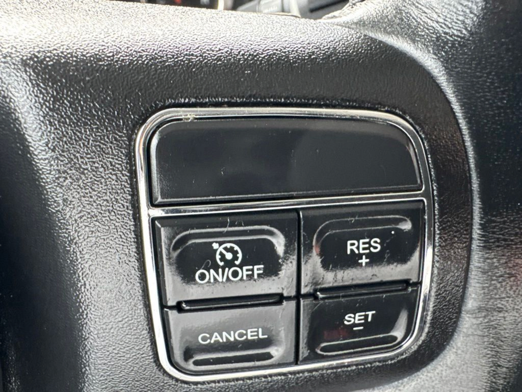 Used 2018 Jeep Wrangler Unlimited Sahara w/ Connectivity Group AWD/4WD image 16