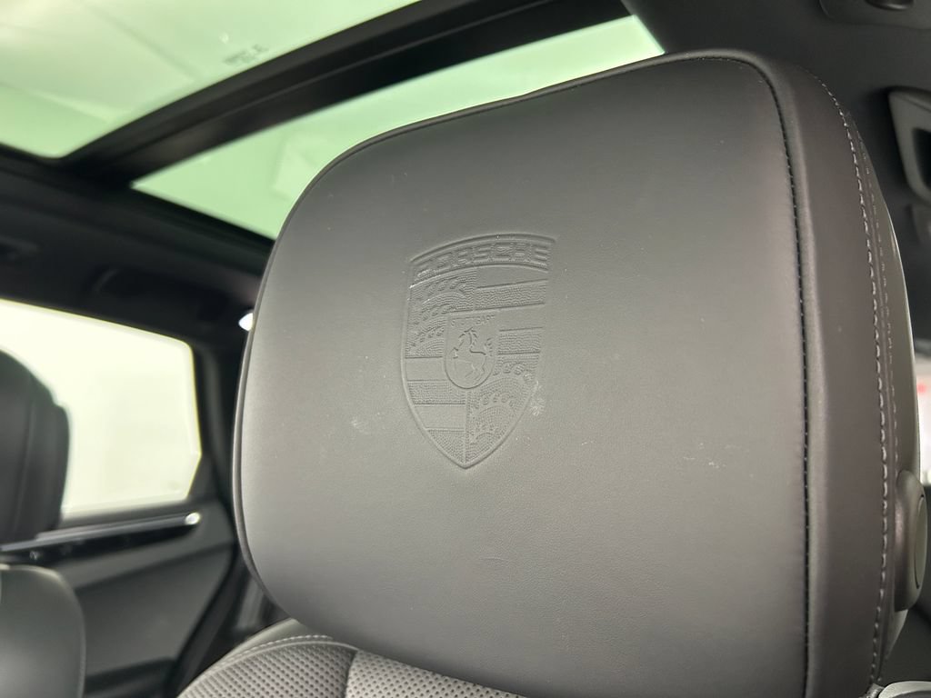 Certified 2019 Porsche Macan AWD/4WD image 16