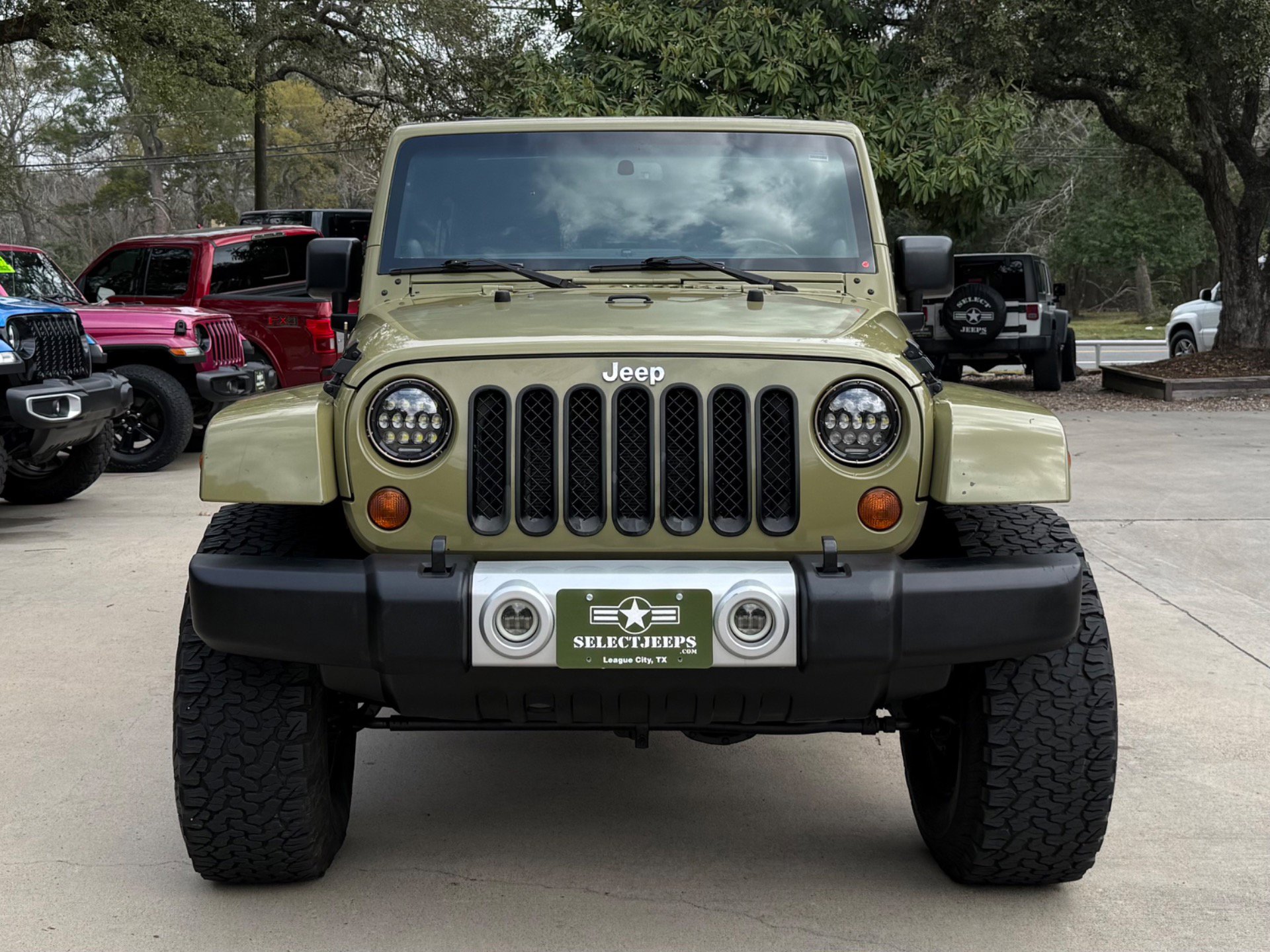 Used 2013 Jeep Wrangler Unlimited Sahara w/ Connectivity Group image 2