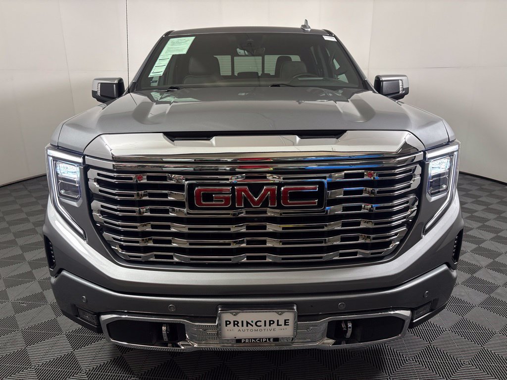 Used 2023 GMC Sierra 1500 Denali w/ Technology Package AWD/4WD image 3