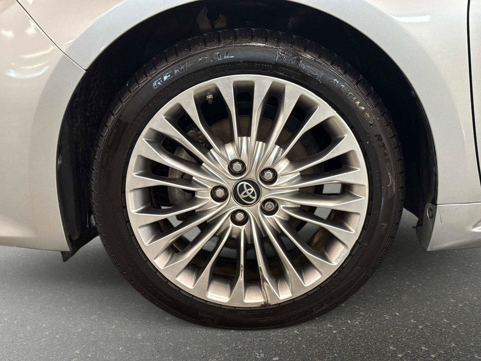 Used 2017 Toyota Avalon Limited w/ Carpet Mat Package image 9