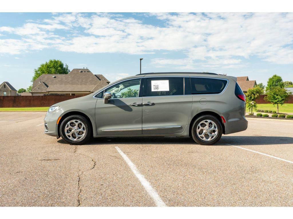 Used 2022 Chrysler Pacifica Limited FWD image 8