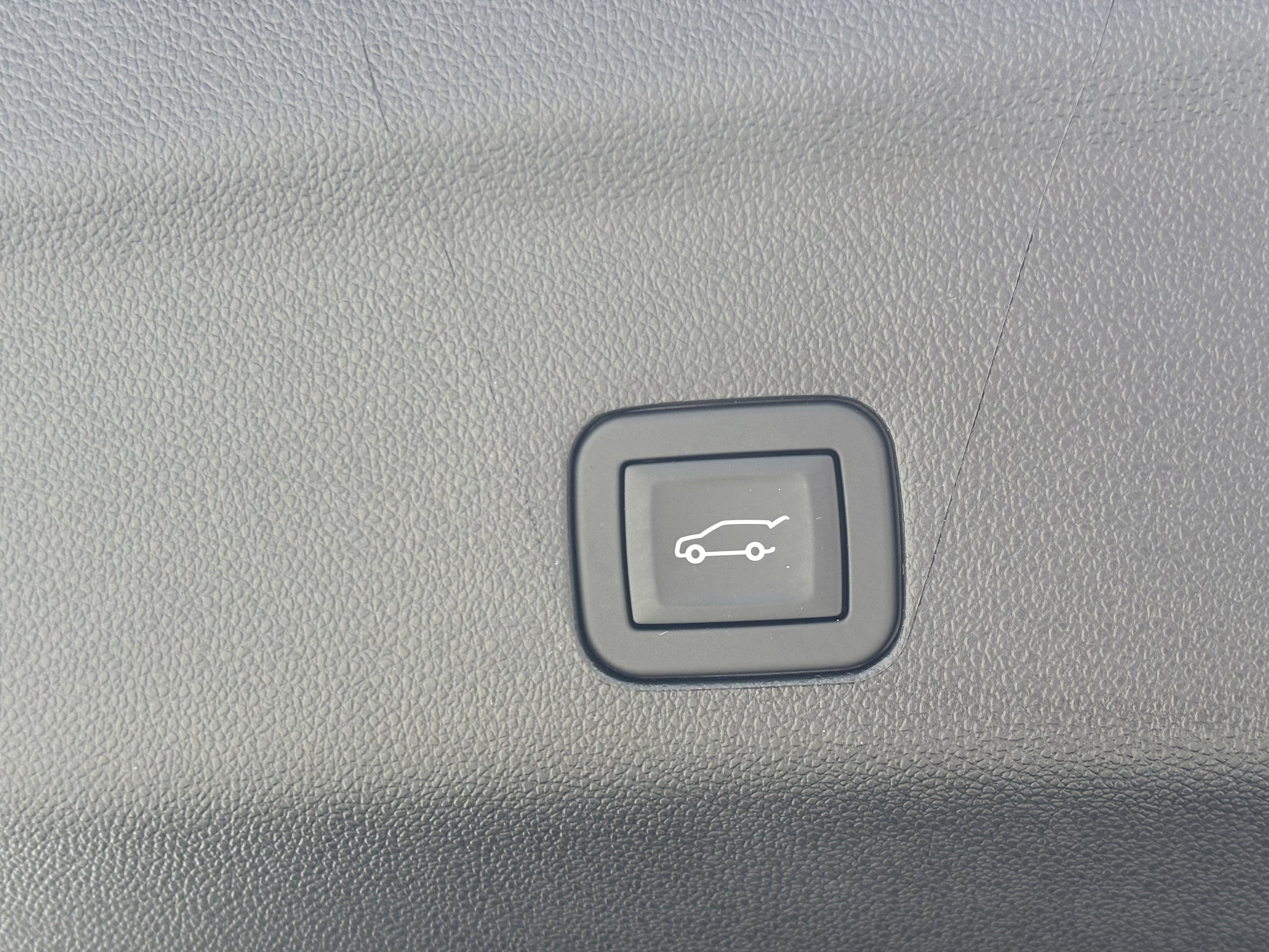 Certified 2025 Cadillac Escalade Luxury w/ LPO, Floor Liner Package AWD/4WD image 11
