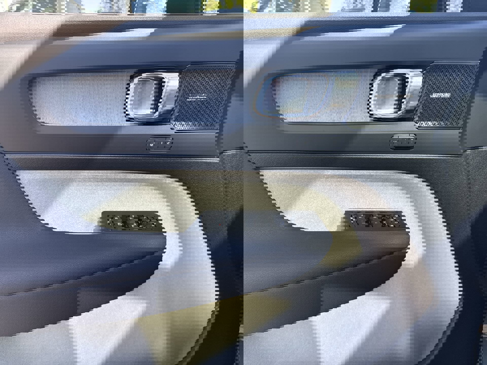 New 2026 Volvo XC40 B5 Ultra w/ Climate Package image 23