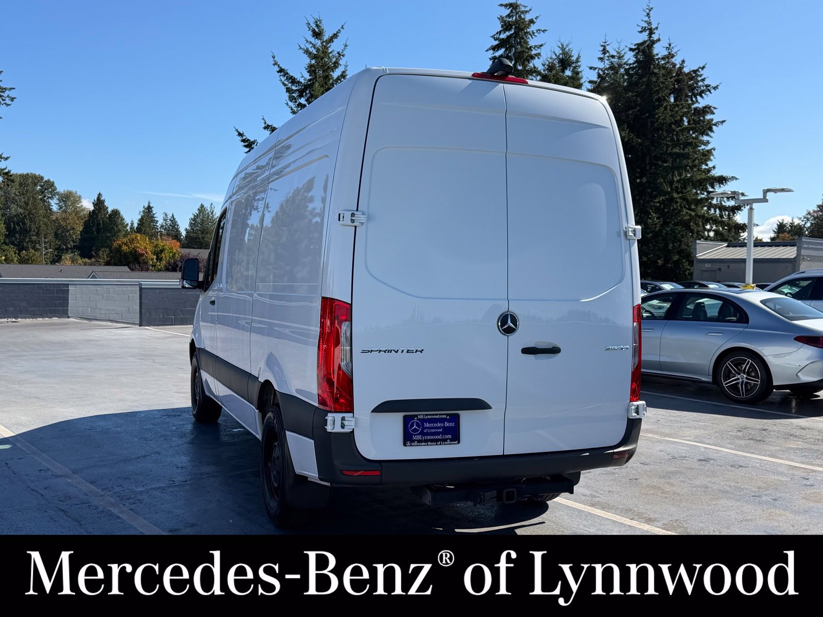 Used 2025 Mercedes-Benz Sprinter 2500 image 8