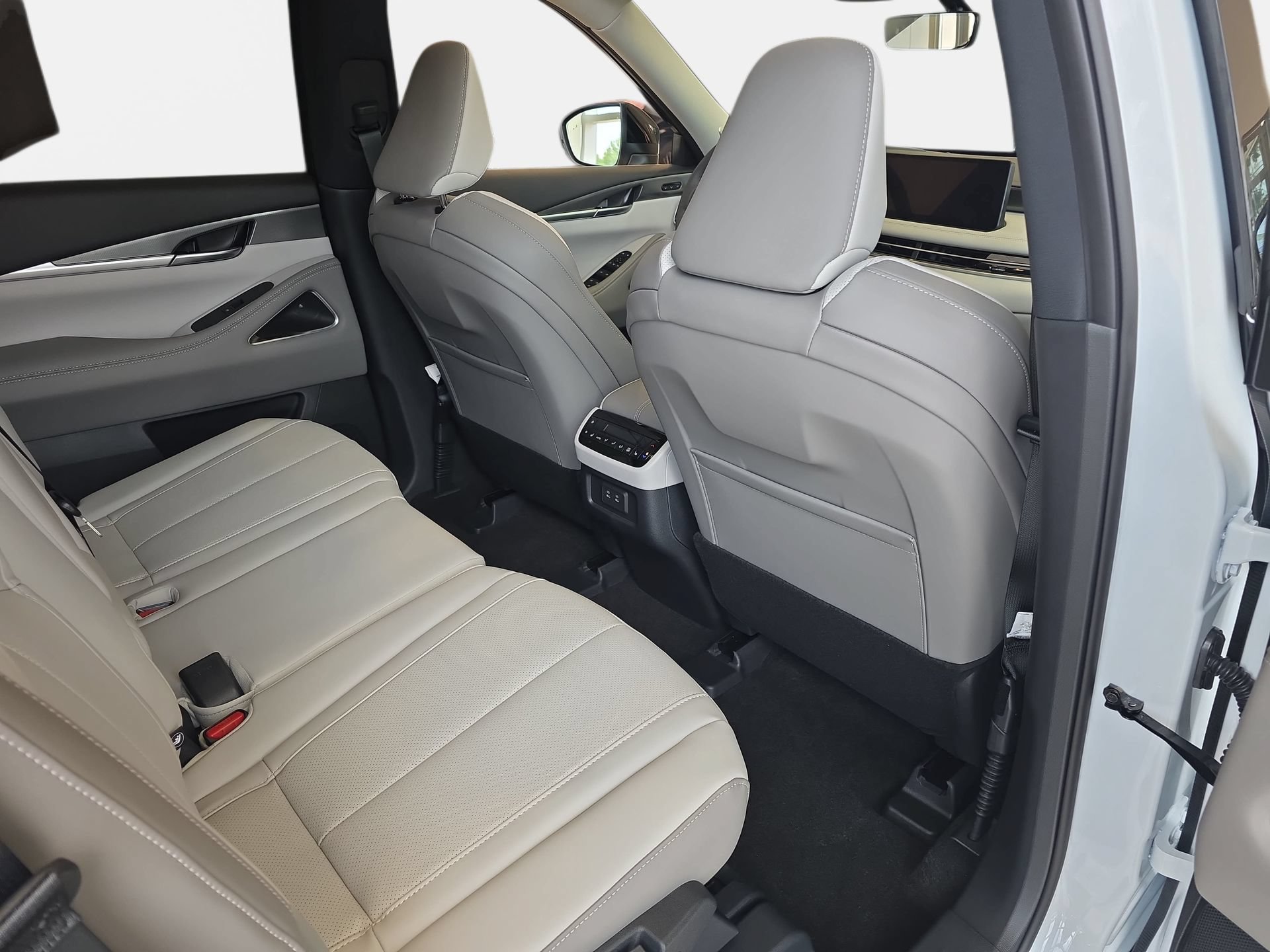 New 2027 INFINITI QX60 Luxe w/ Cargo Package FWD image 11
