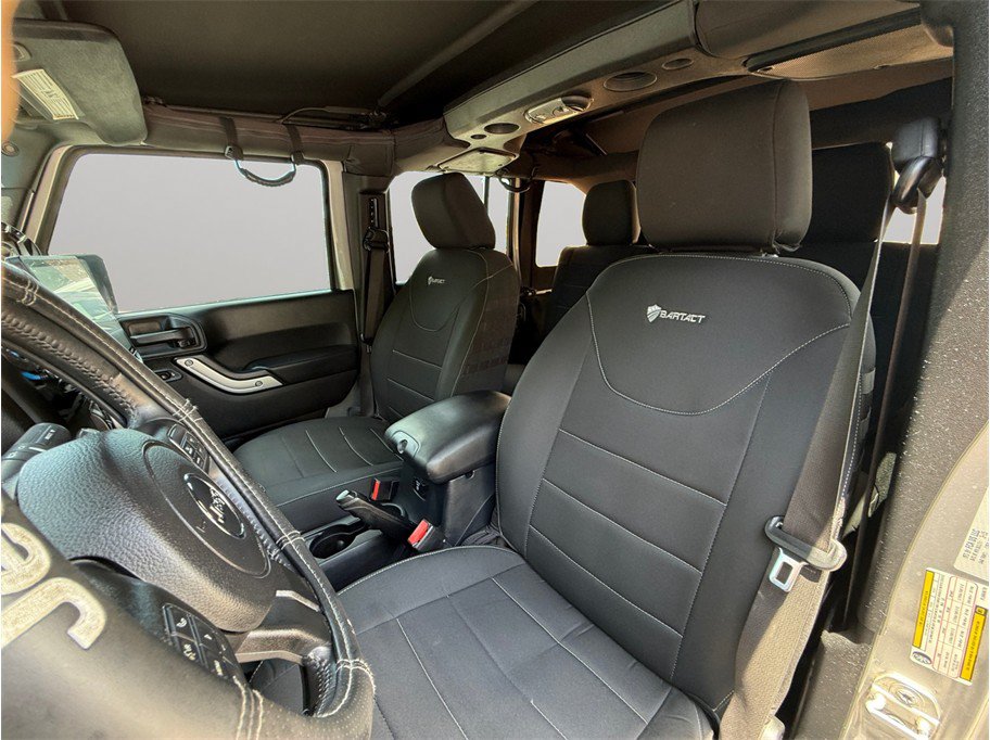Used 2015 Jeep Wrangler Unlimited Rubicon w/ Connectivity Group AWD/4WD image 19