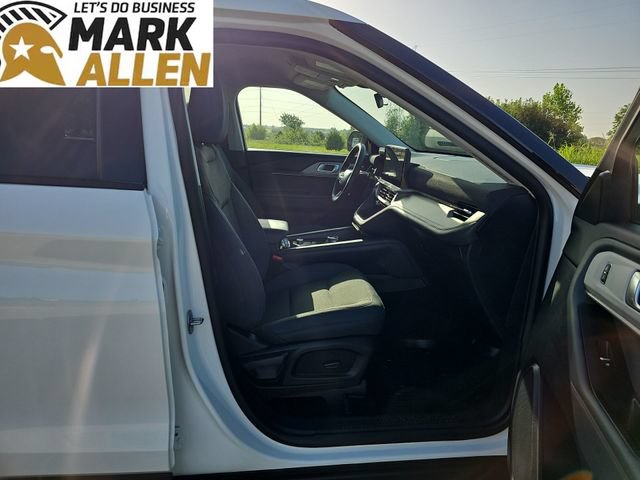 Used 2025 Ford Explorer Active AWD/4WD image 27