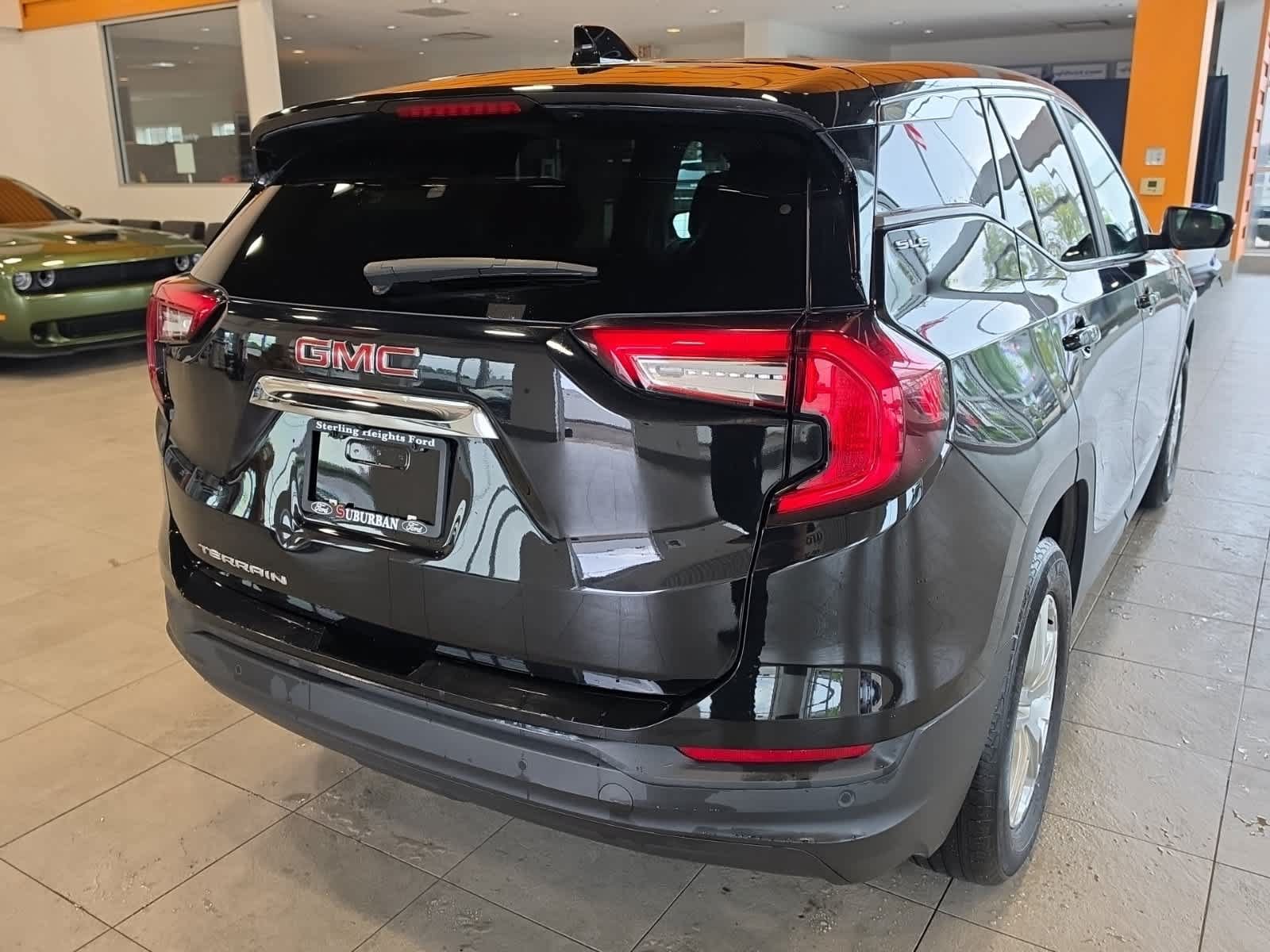 Used 2023 GMC Terrain SLE FWD image 9