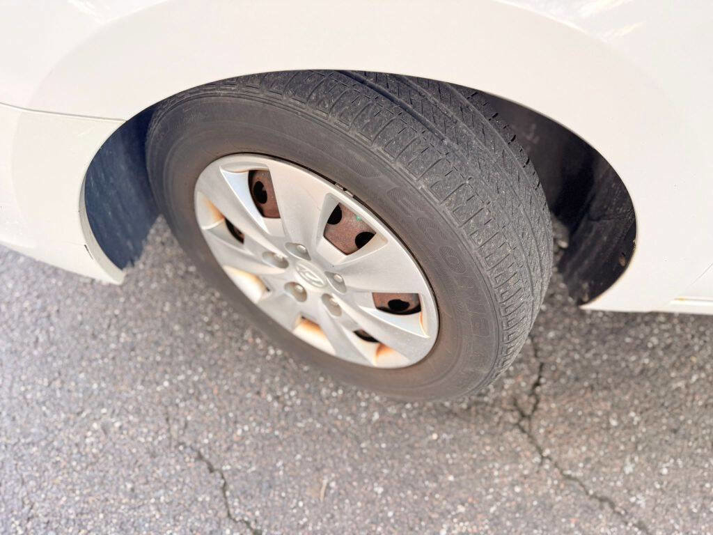 Used 2011 Hyundai Elantra GLS image 9