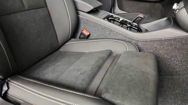 New 2026 Volvo XC40 B5 Ultra w/ Climate Package AWD/4WD image 36
