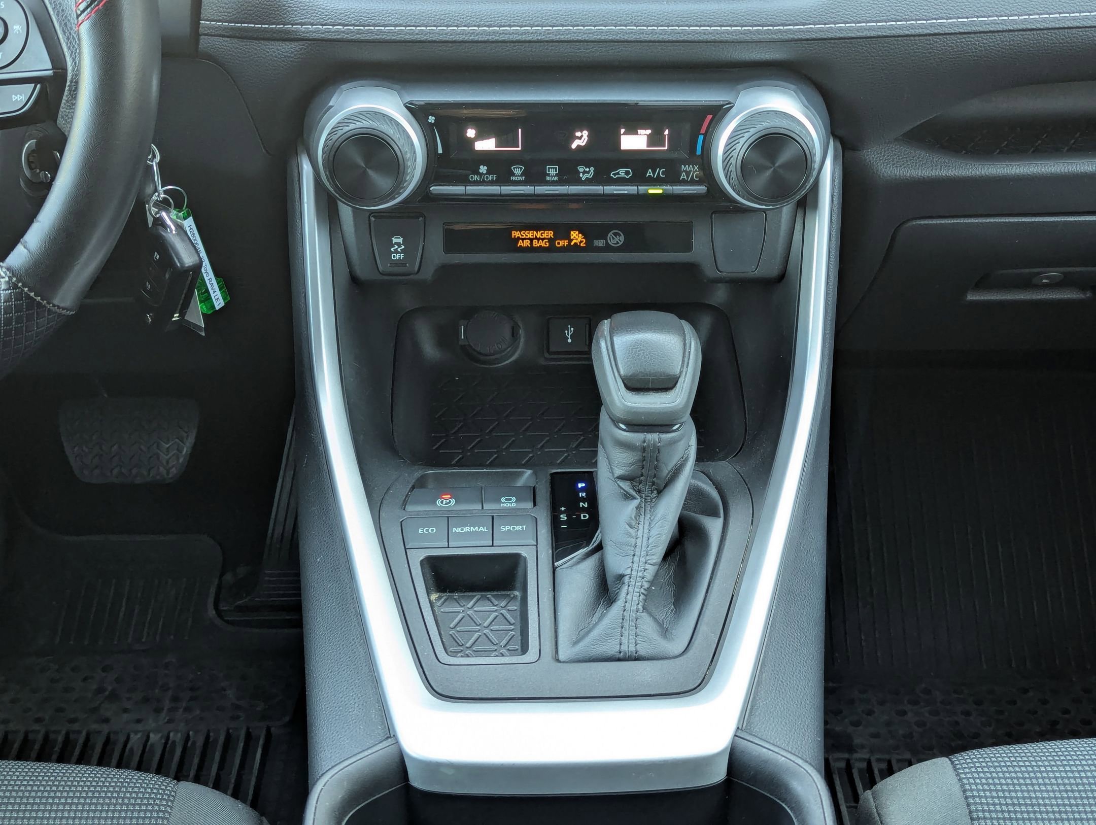 Used 2022 Toyota RAV4 LE image 19