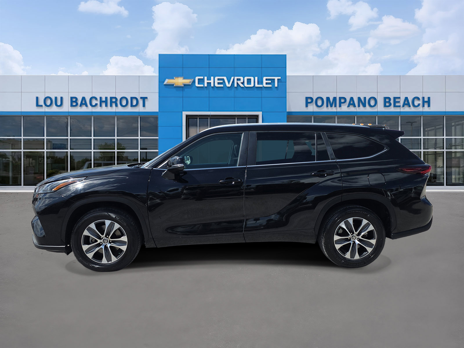 Used 2024 Toyota Highlander XLE FWD image 4