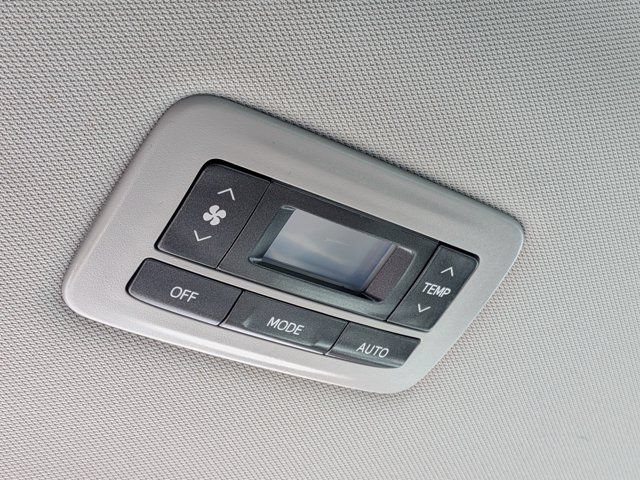 Used 2020 Toyota Sienna Limited w/ Carpet Mat Package FWD image 16