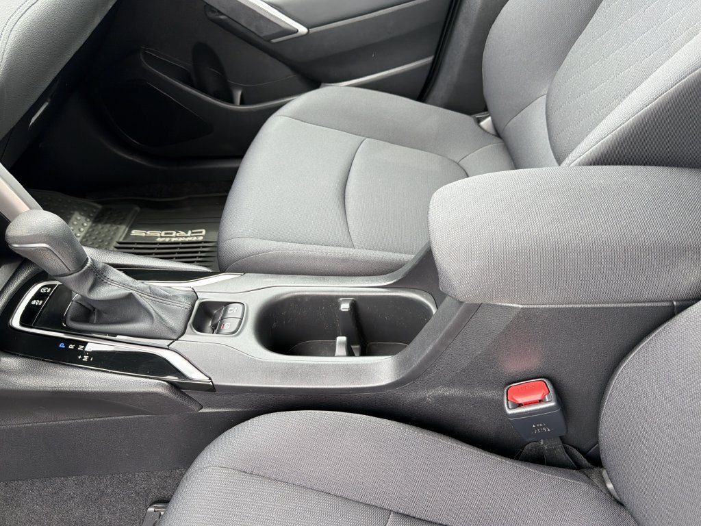 Used 2025 Toyota Corolla Cross LE FWD image 21