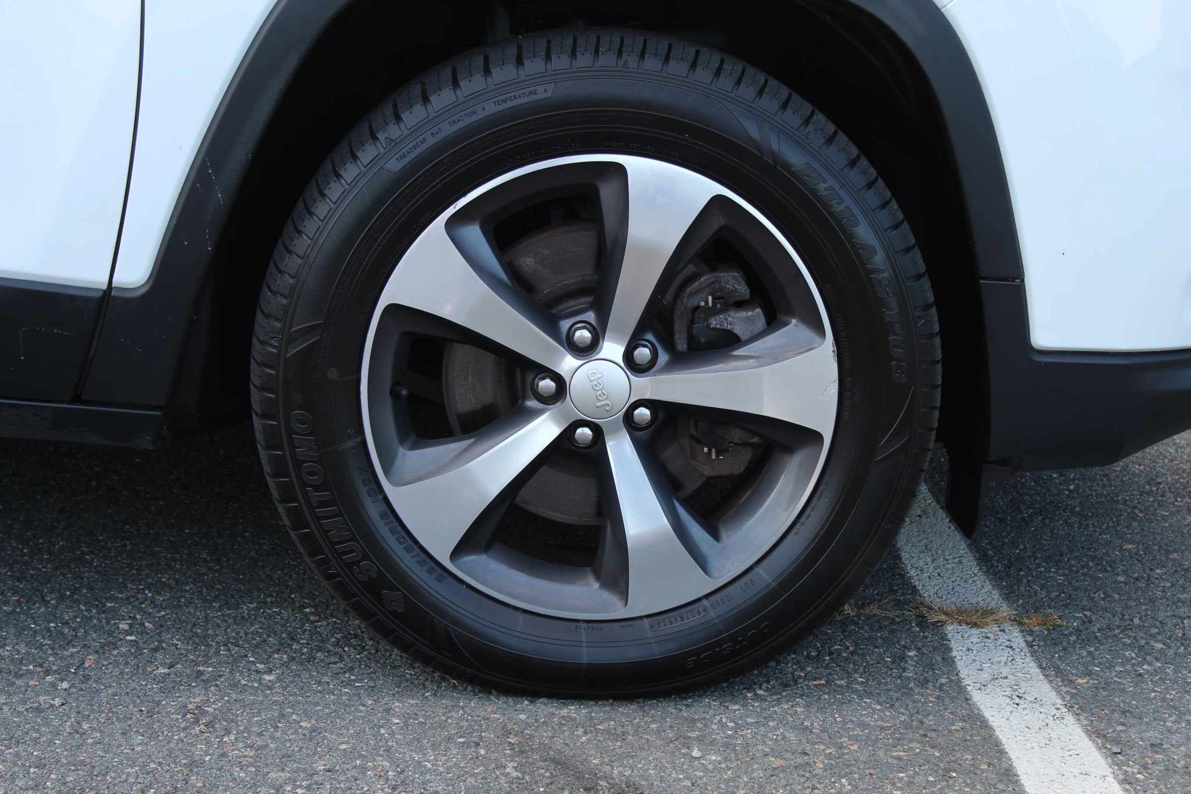 Used 2019 Jeep Cherokee Limited image 39