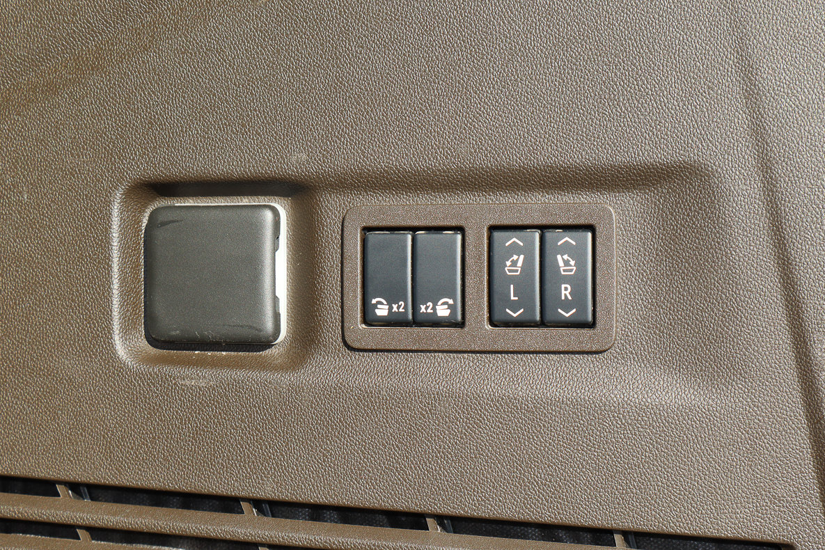 Used 2024 GMC Yukon XL Denali AWD/4WD image 22