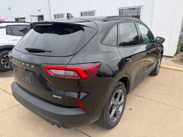 Certified 2025 Ford Escape ST-Line Select AWD/4WD image 2