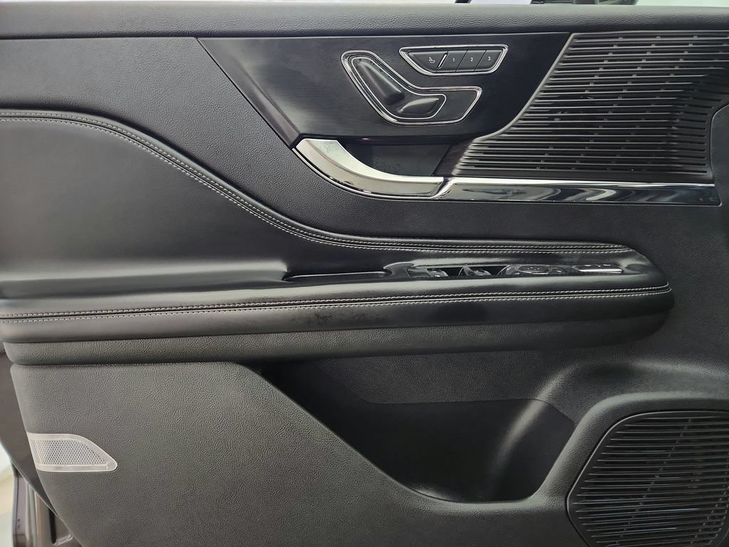 Used 2022 Lincoln Corsair AWD w/ Premium Package image 25