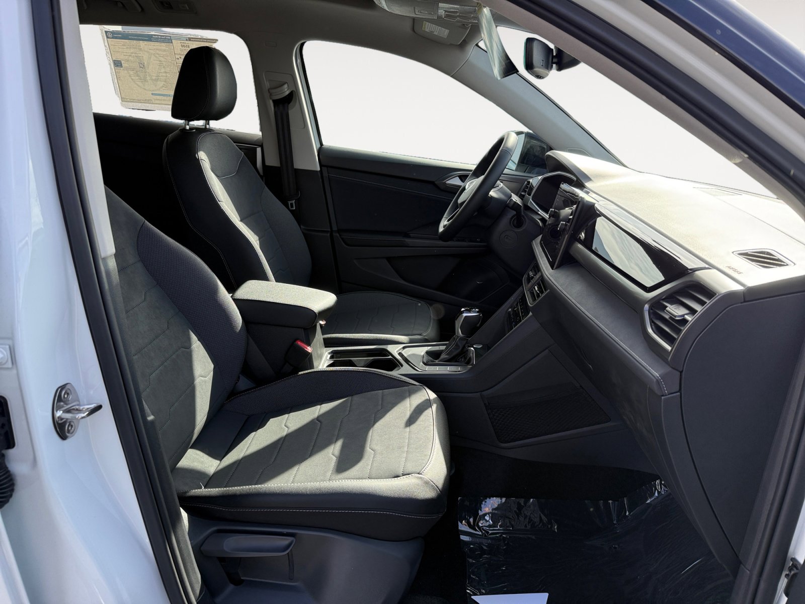 New 2026 Volkswagen Taos SE FWD image 19