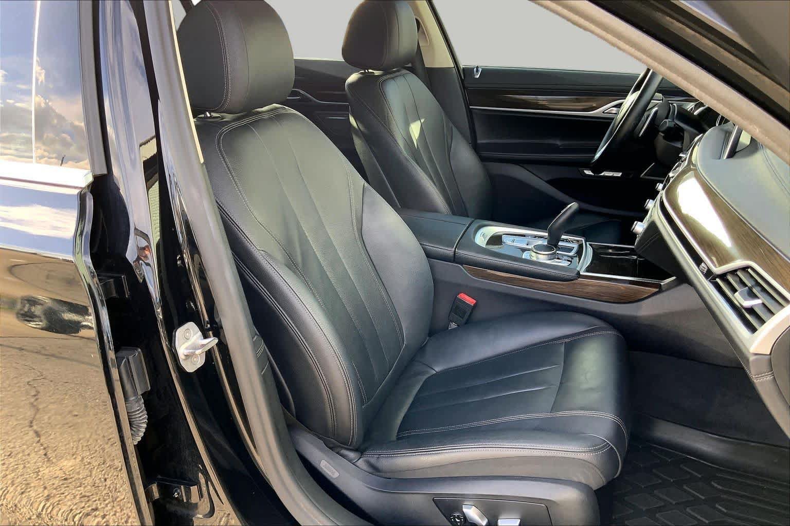 Used 2018 BMW 740i RWD image 9
