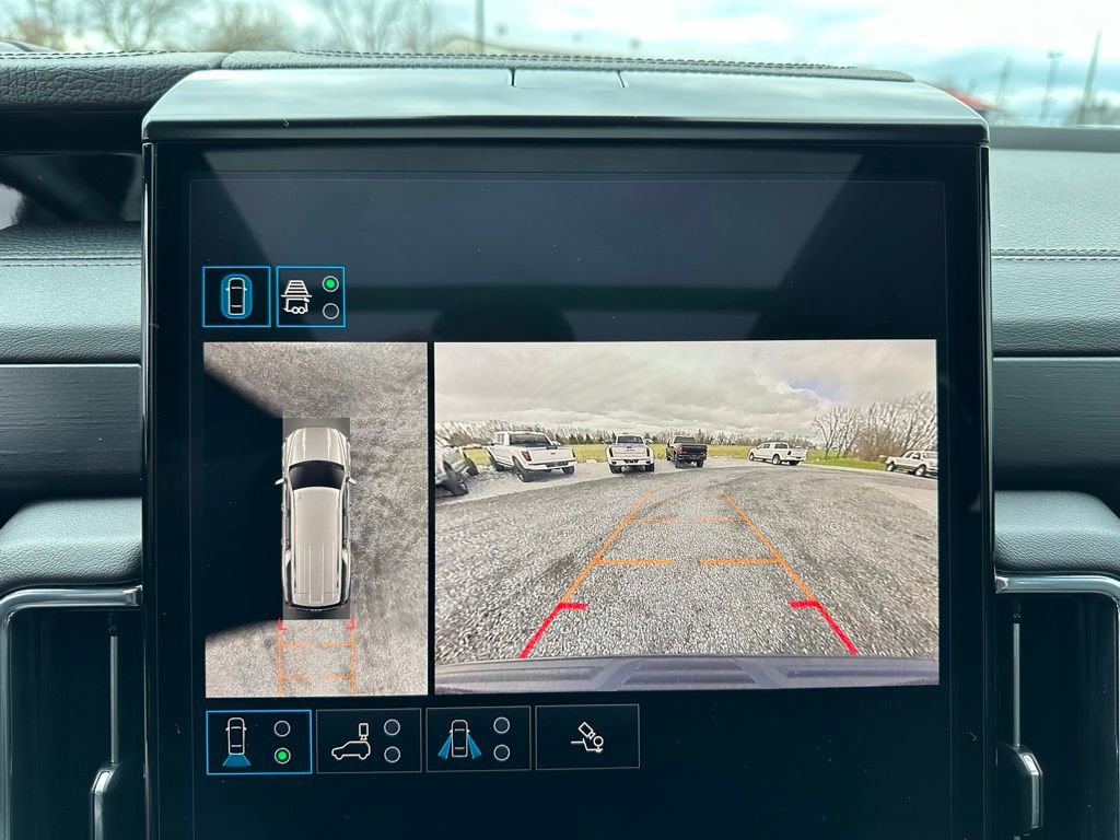 Used 2025 GMC Yukon XL Denali w/ Sun & Power Step Package image 5