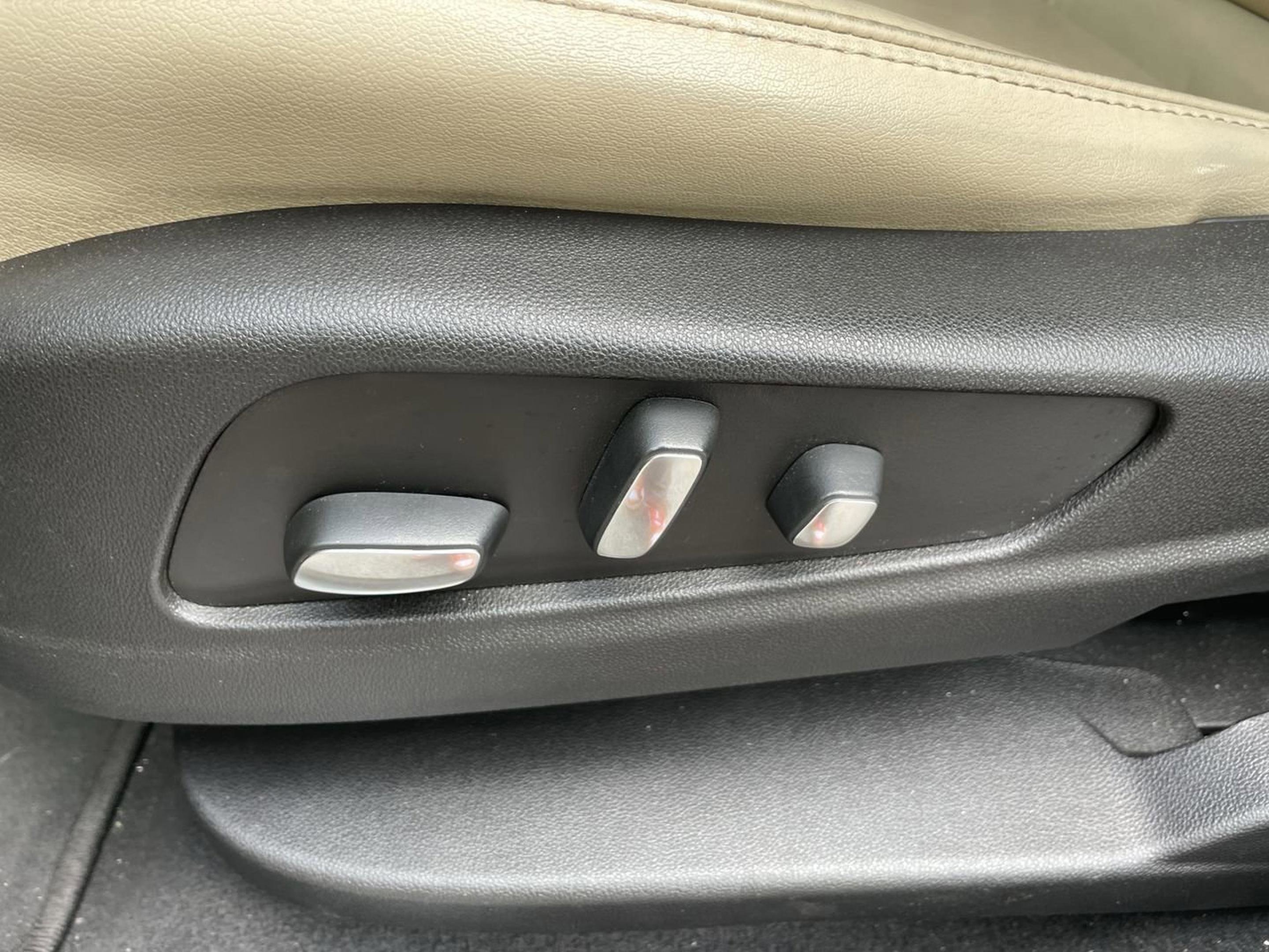 Used 2018 Cadillac XT5 Premium Luxury image 14