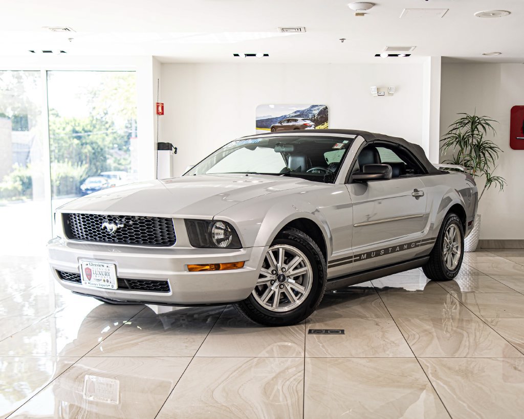 Used 2006 Ford Mustang Convertible RWD image 1