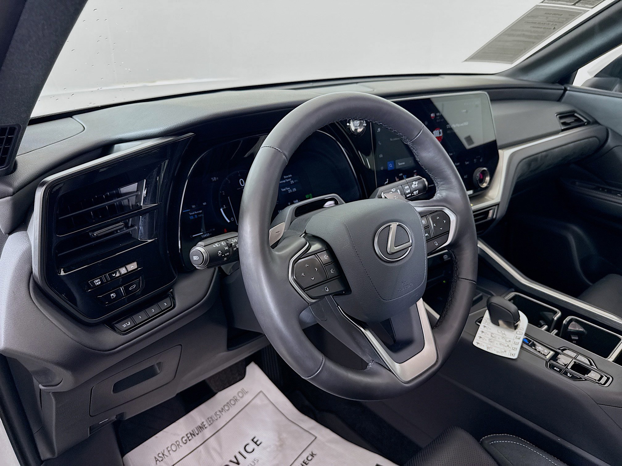 Used 2025 Lexus TX 350 AWD w/ Technology Package image 9