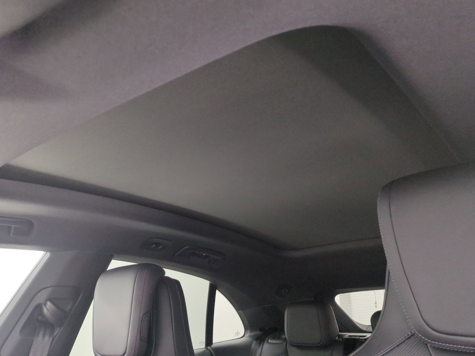 New 2026 Porsche Macan 4 Electric image 25