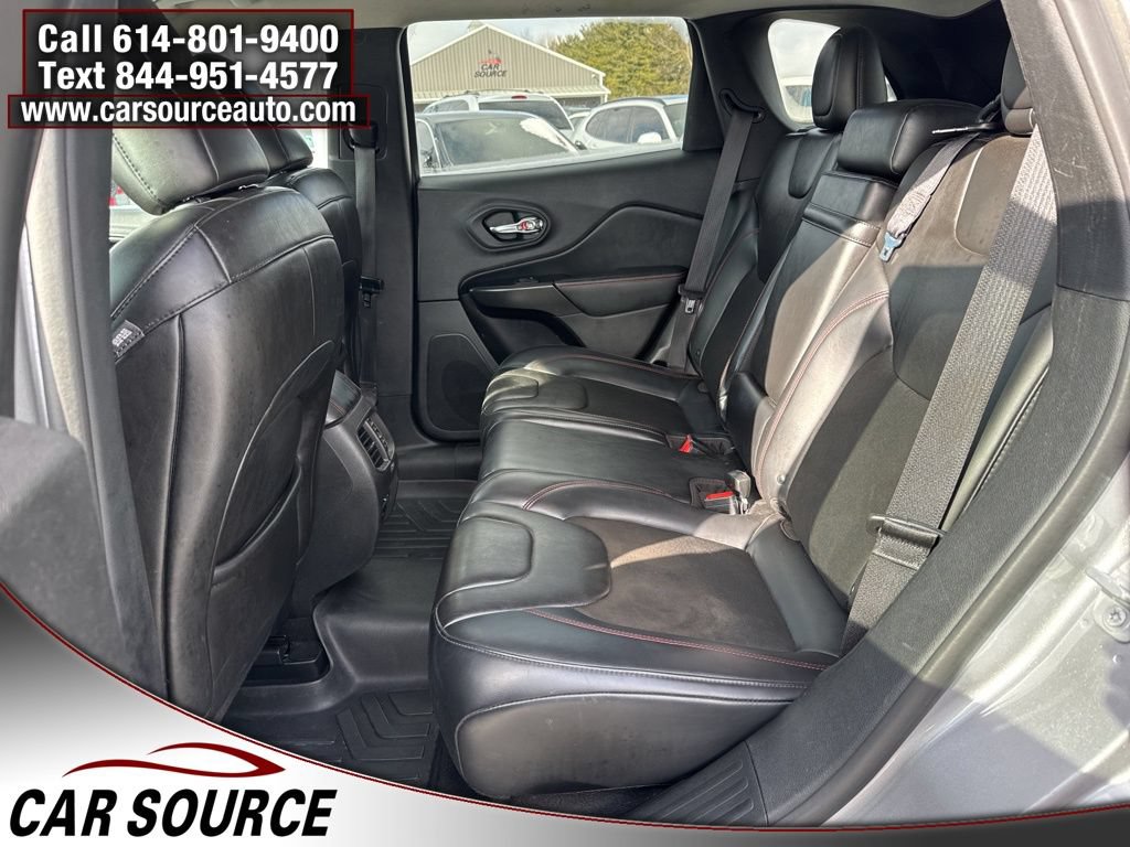 Used 2019 Jeep Cherokee Trailhawk AWD/4WD image 29