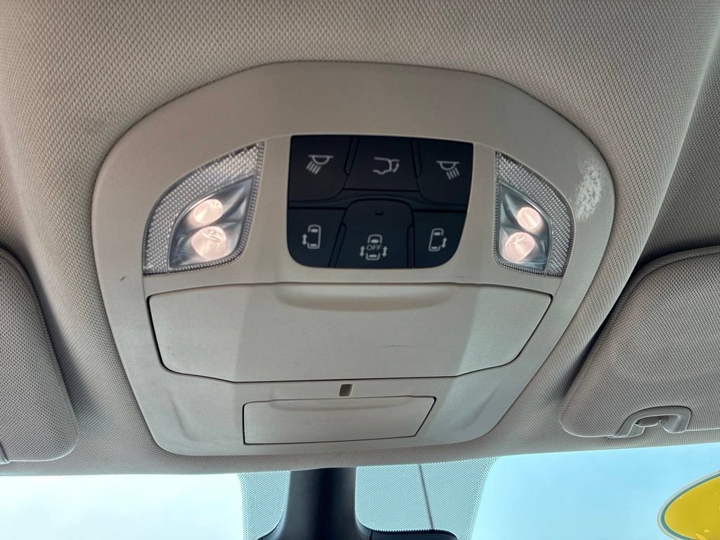 Used 2024 Chrysler Pacifica Touring-L FWD image 17