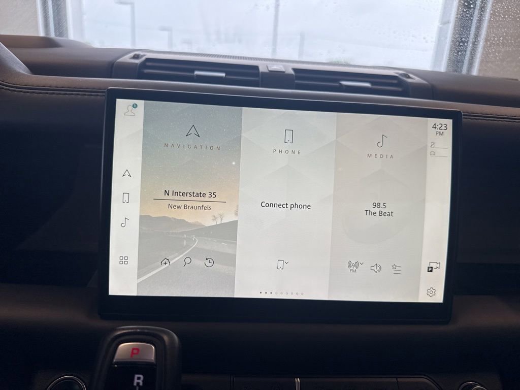 Used 2024 Land Rover Defender 110 SE image 15