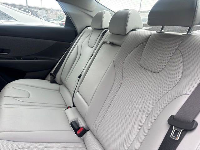 Used 2025 Hyundai Elantra Limited FWD image 12