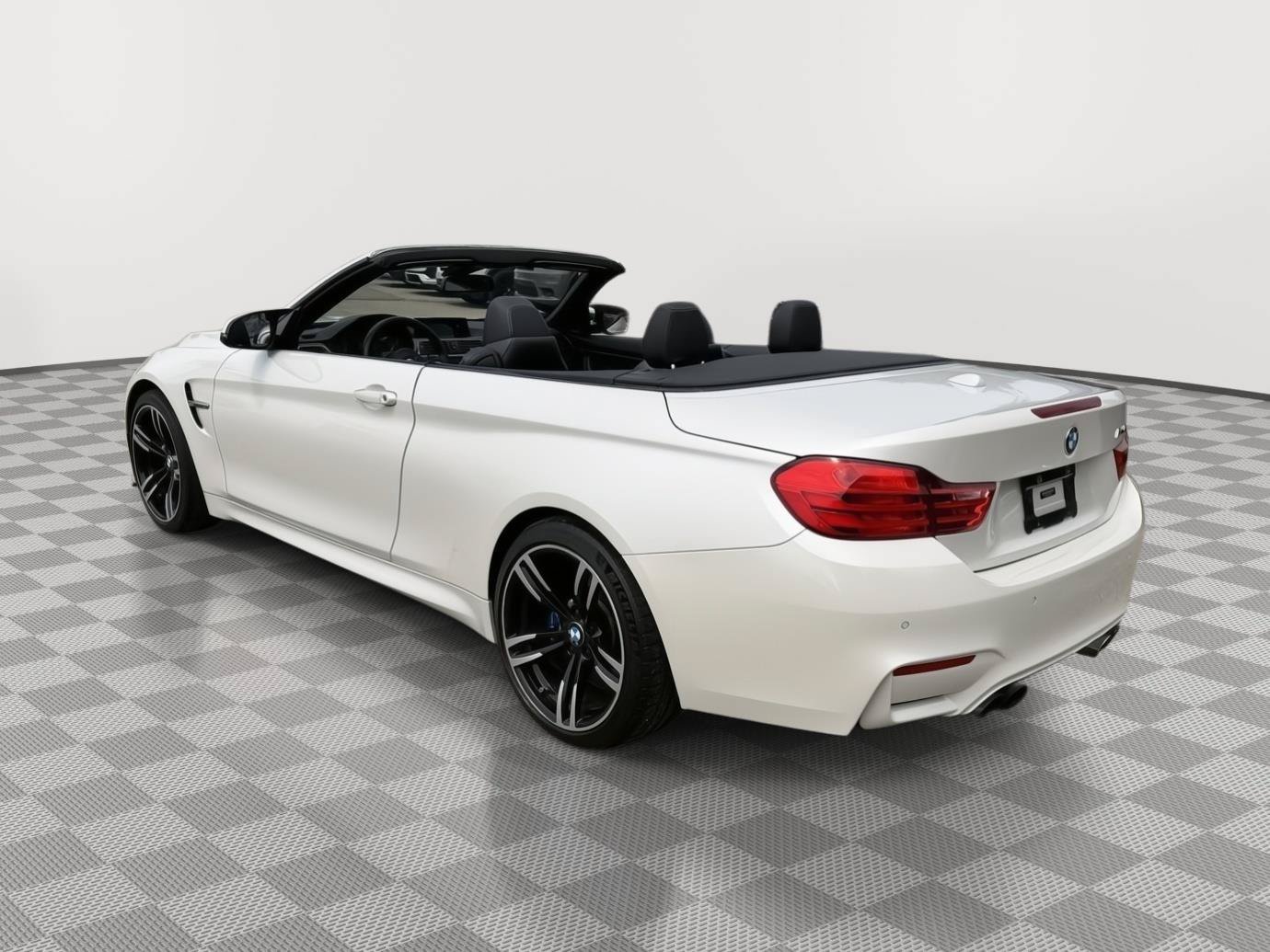 Used 2016 BMW M4 Convertible RWD image 5