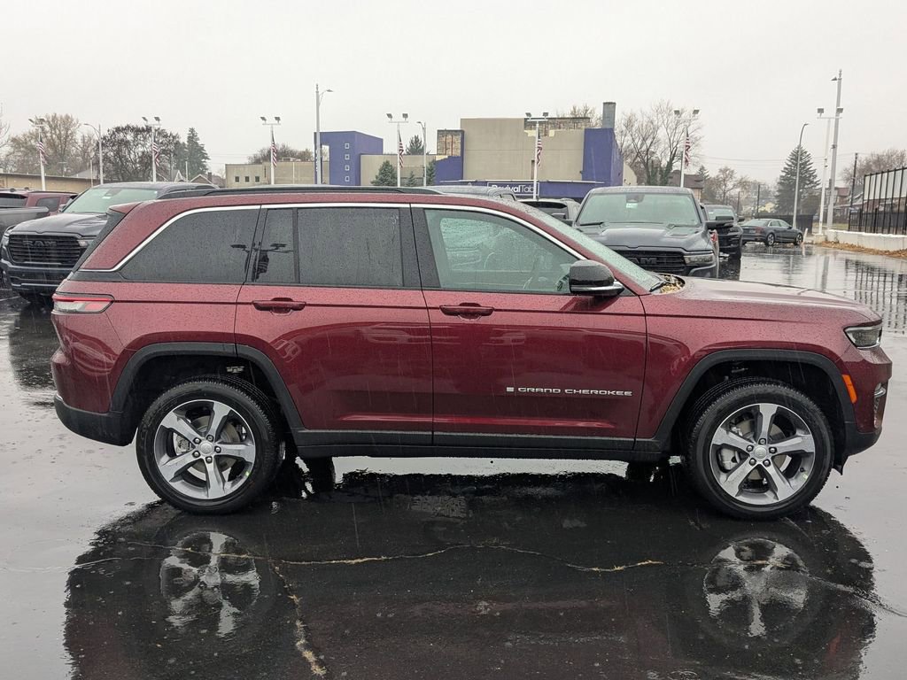 New 2025 Jeep Grand Cherokee Limited w/ Luxury Tech Group II AWD/4WD image 9