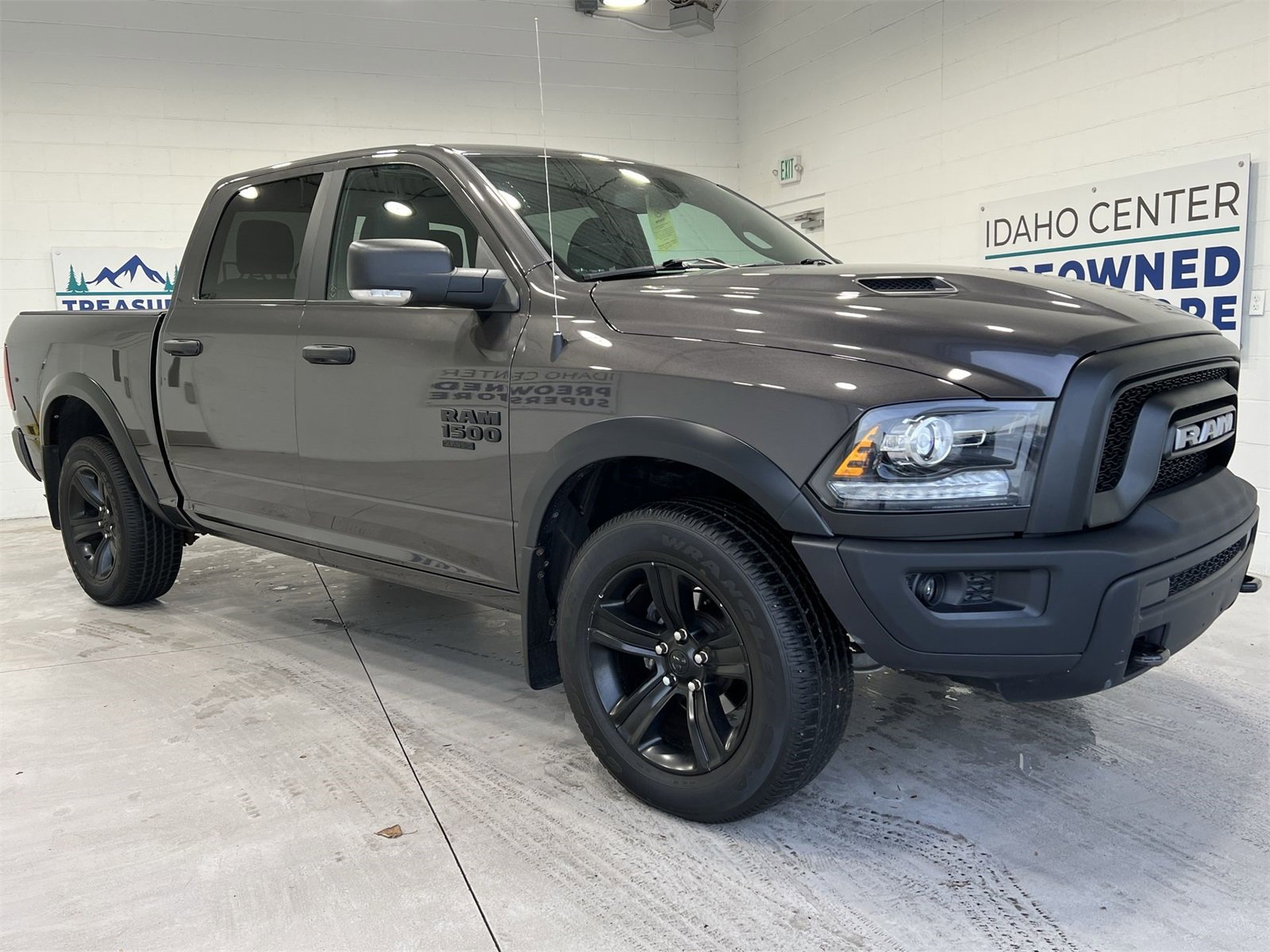Used 2022 RAM 1500 Classic Warlock video 2