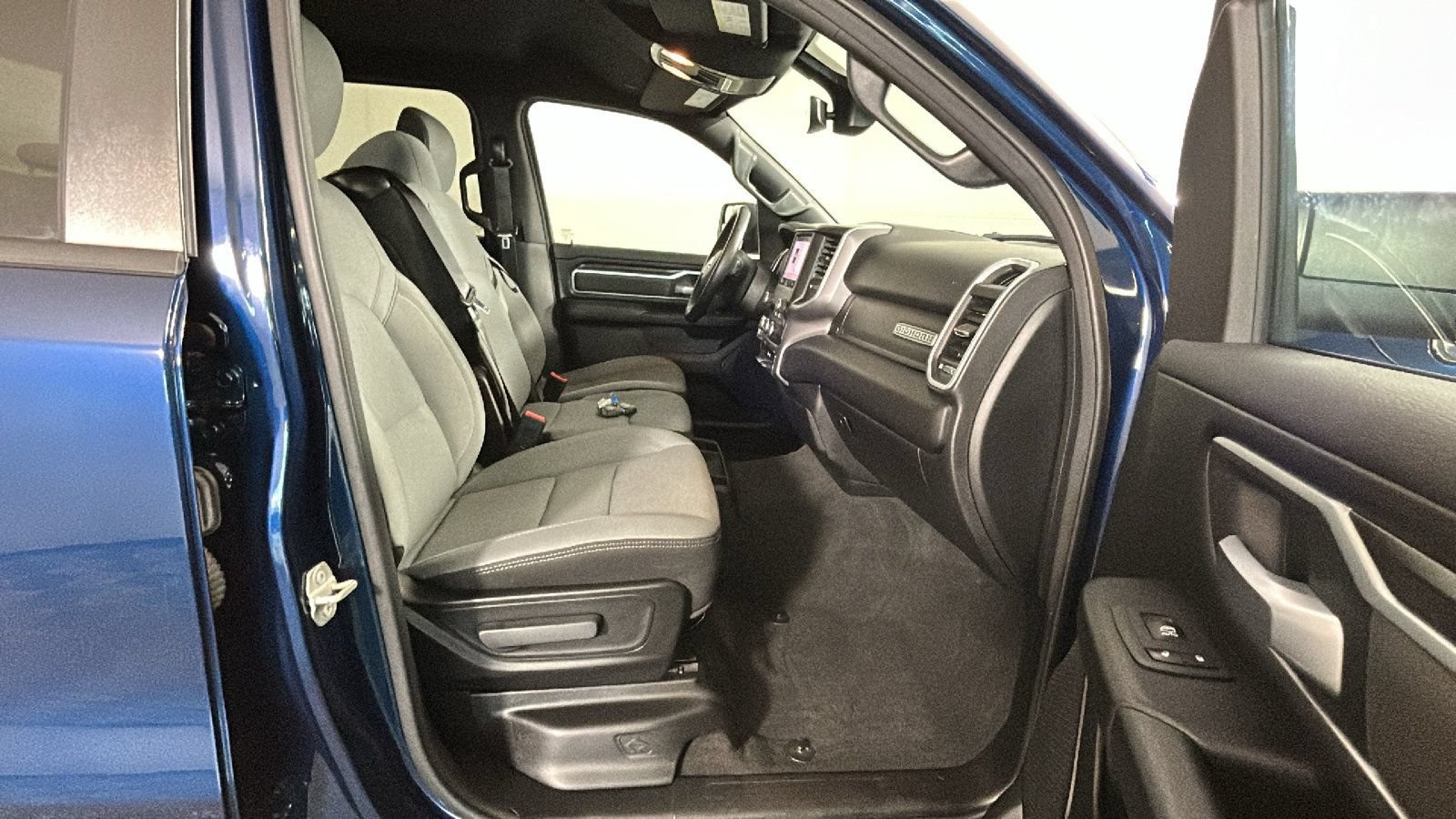 Used 2023 RAM 1500 Big Horn AWD/4WD image 35