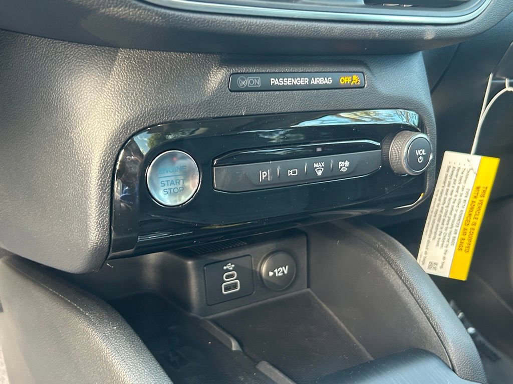 Certified 2024 Ford Escape SE w/ PHEV Premium Package image 38