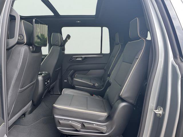 New 2026 Chevrolet Suburban Premier RWD image 32